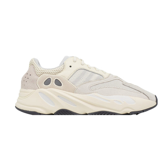 Yeezy Boost 700, Analog