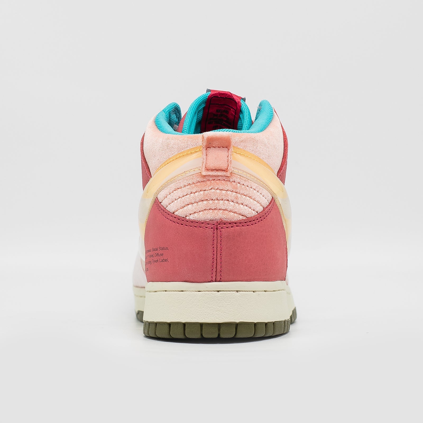 Nike Dunk Mid, Social Status Strawberry Milk